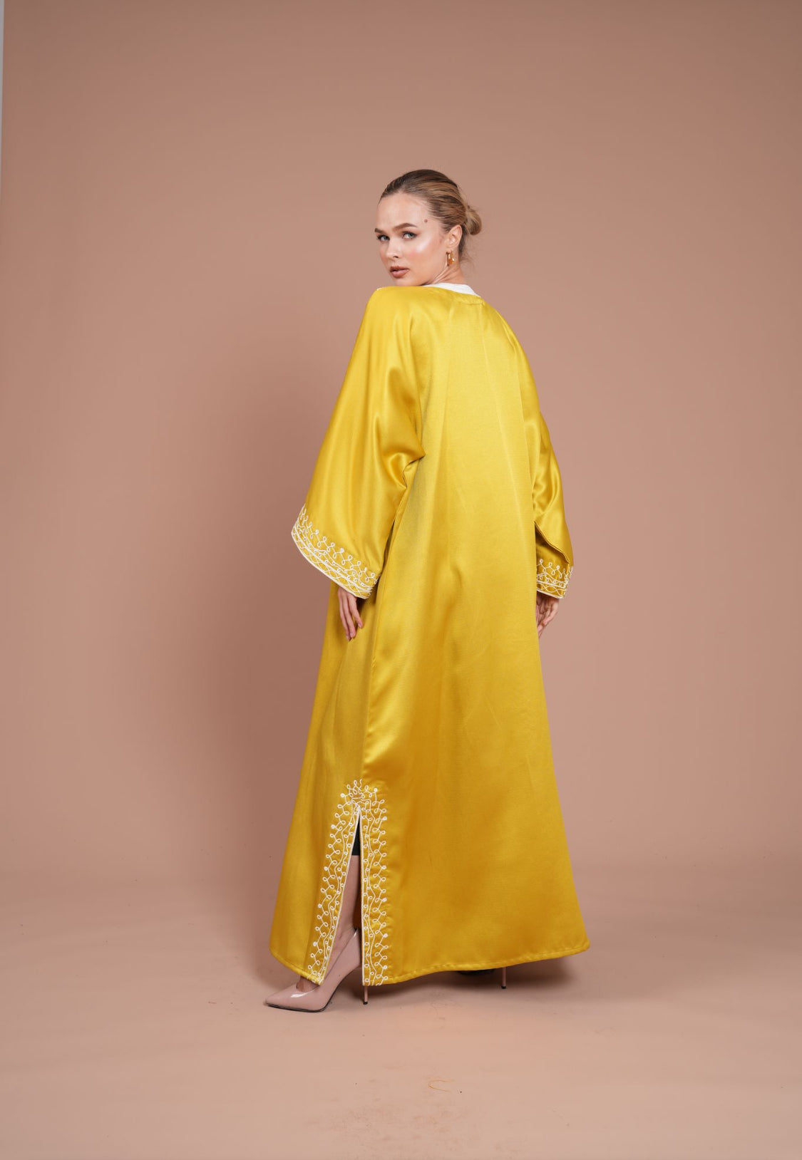 daraa with white embroidery