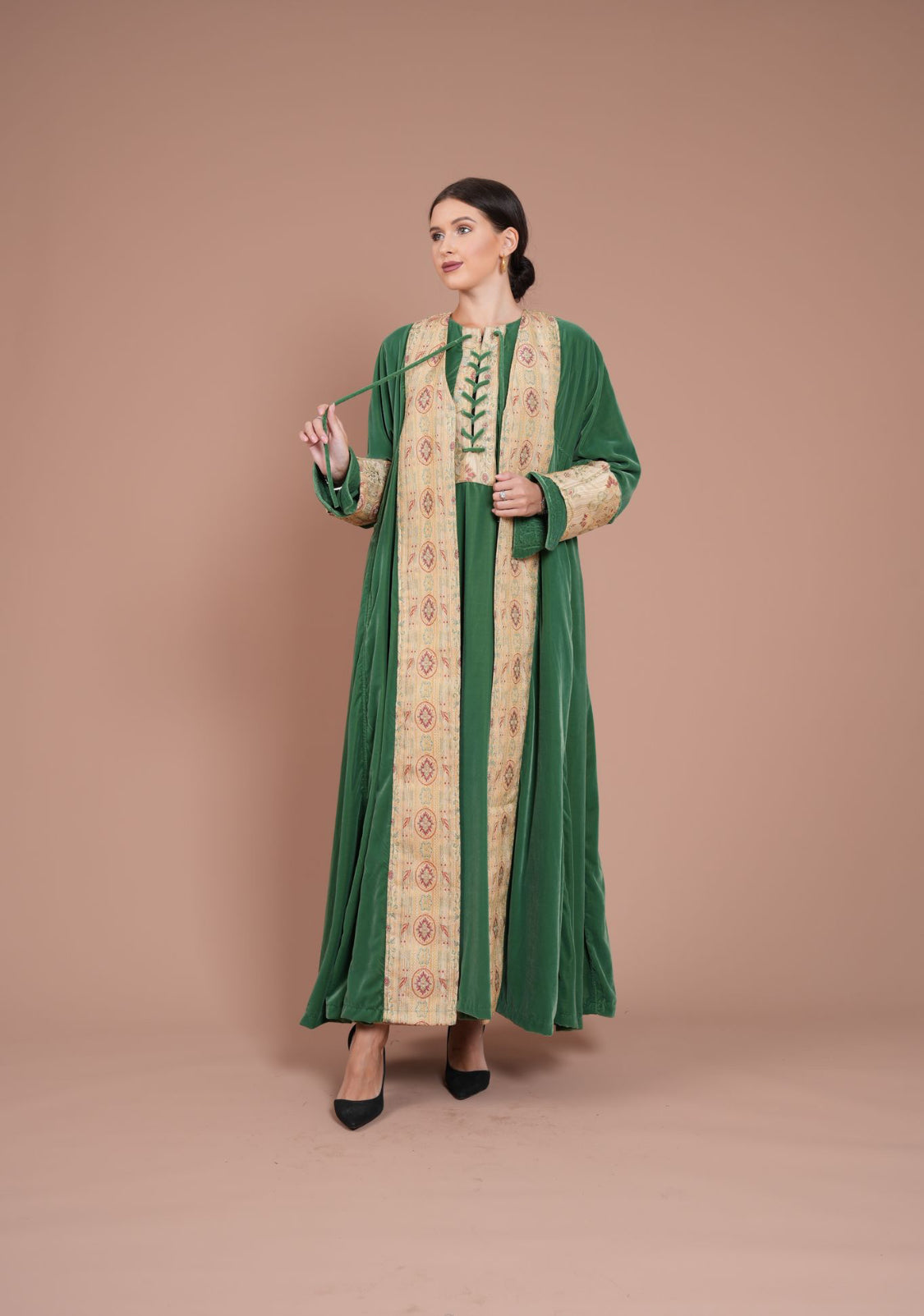 green daraa and bisht, two piece set