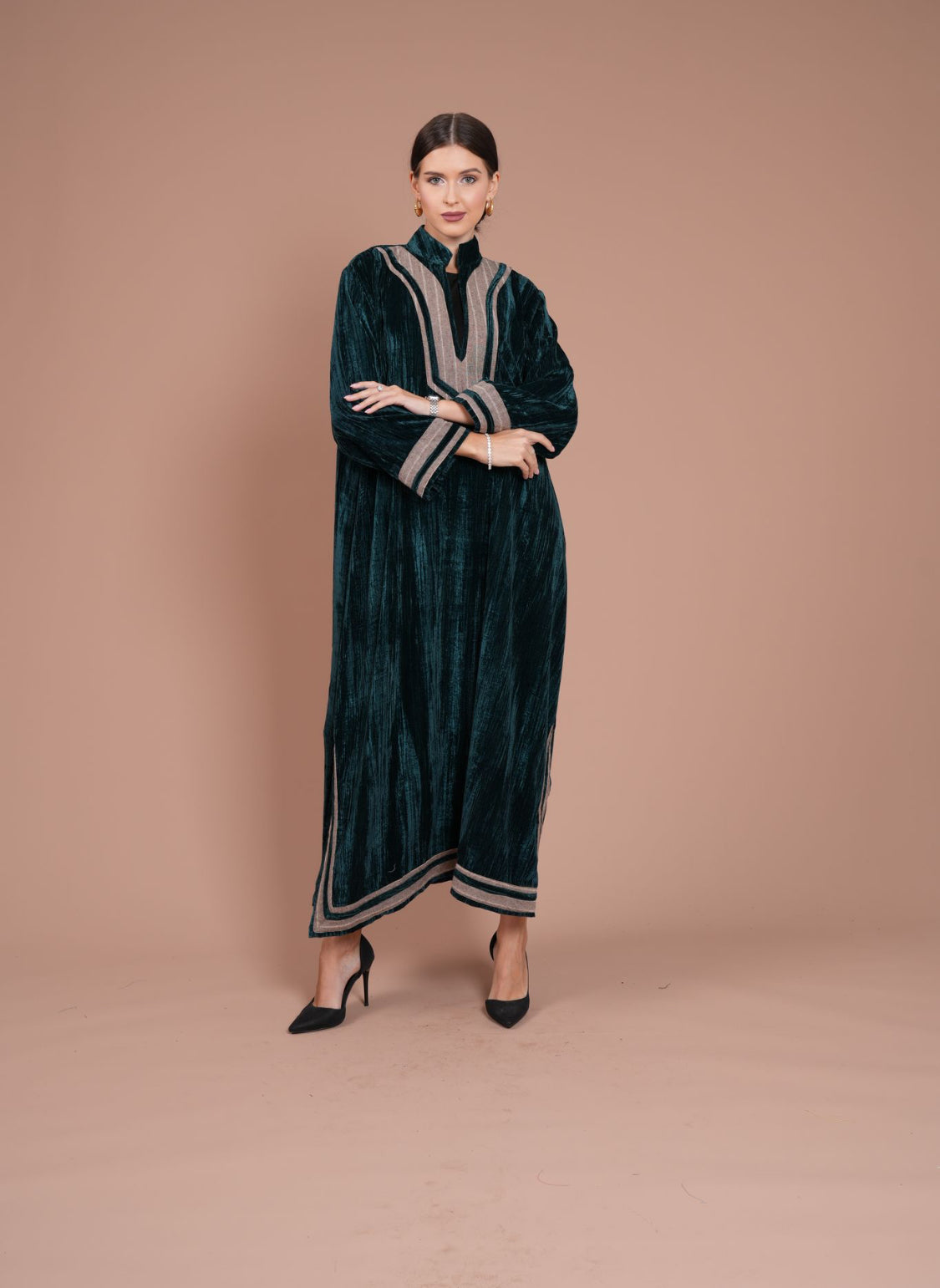 dark green daraa velvet with detailed lines