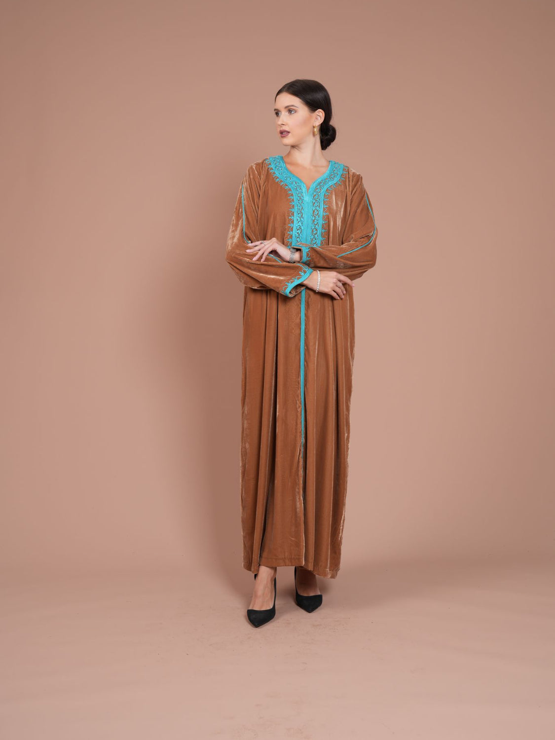 velvet daraa with turquoise details