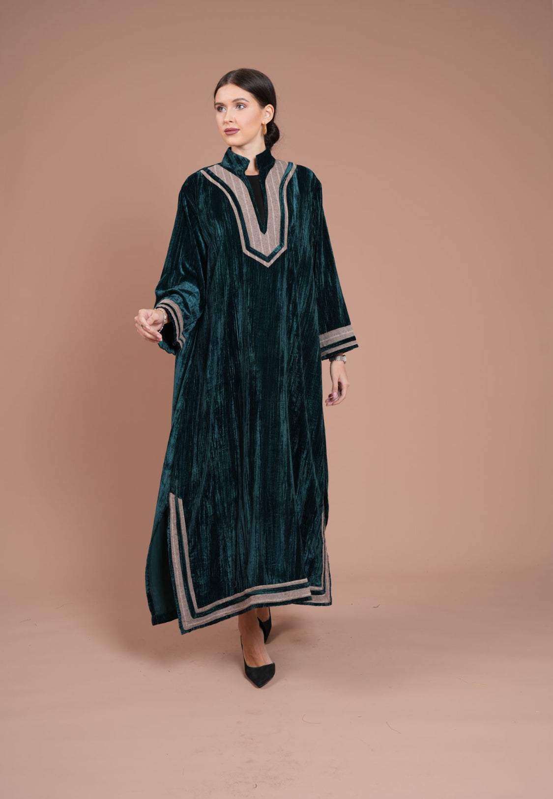 dark green daraa velvet with detailed lines