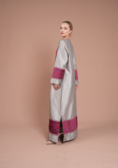 silver and dark pink daraa