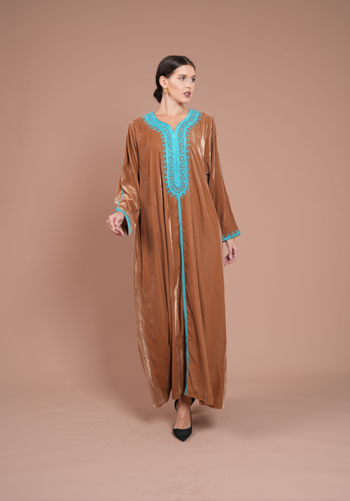 velvet daraa with turquoise details